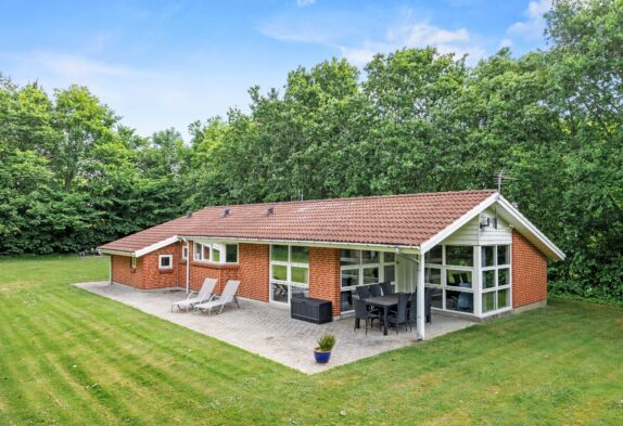 Charmende sommerhus til 8 gæster i Jegum Ferieland