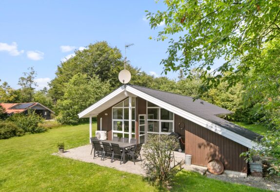 Dejligt sol- og sommerhus med sauna og spa i Jegum