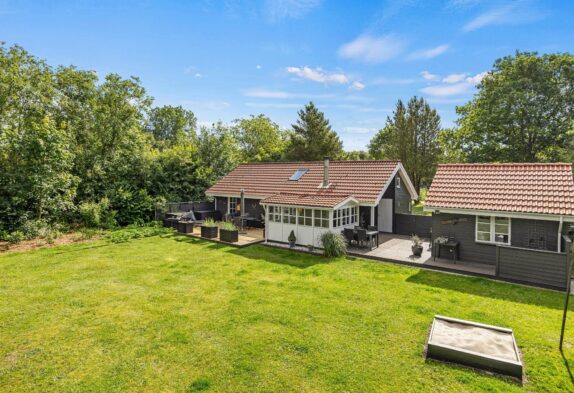Dejligt sommerhus med plads til familien og 2 hunde