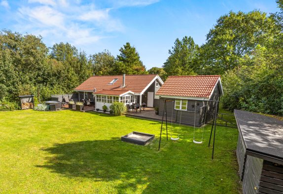 Dejligt sommerhus med plads til familien og 2 hunde