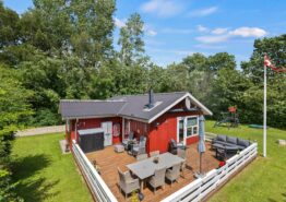 Familievenligt sommerhus idyllisk beliggende i Jegum