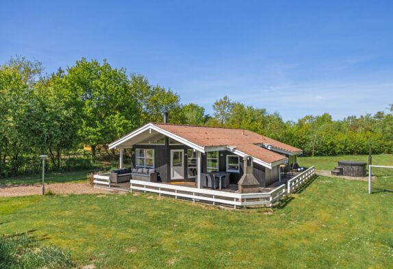 Dejligt sommerhus med spabad og sauna i Jegum Ferieland