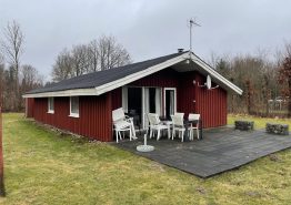 Hyggeligt sommerhus med brændeovn og 2 hunde tilladt. Kat. nr.:  20199, Nøddehaven 61;