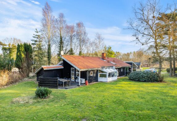 Hyggeligt sommerhus med sauna og spa i Jegum