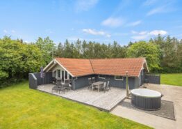 Dejligt sommerhus på lukket vej med vildmarksbad. Kat. nr.:  20295, Blomstervangen 161;