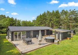 Lyst og komfortabelt sommerhus med vildmarksbad i Jegum Ferieland. Kat. nr.:  20516, Rønnebærvangen 9;