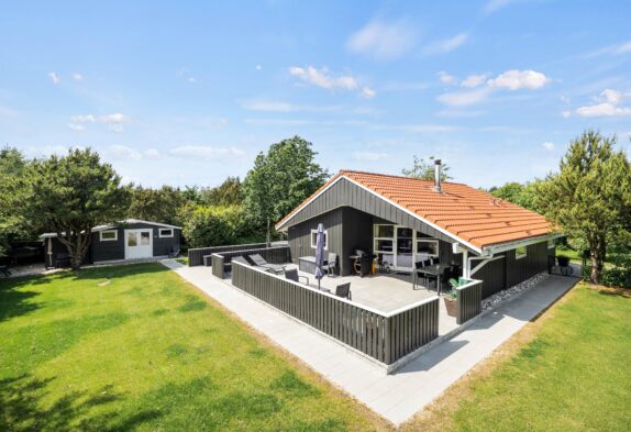 Dejligt sommerhus til 6 personer og 1 hund i familievenlige Jegum Ferieland