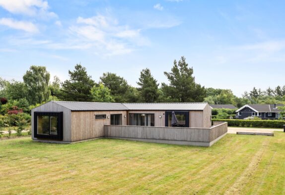 Modernes Ferienhaus im skandinavischen Stil in Jegum