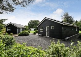 Hyggeligt sommerhus med anneks og terrasse. Kat. nr.:  20731, Blomstervangen 108;