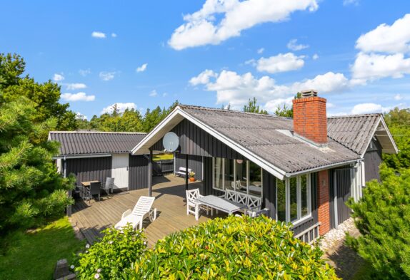 Gemütliches Ferienhaus mit Kaminofen auf idyllischem Waldgrundstück