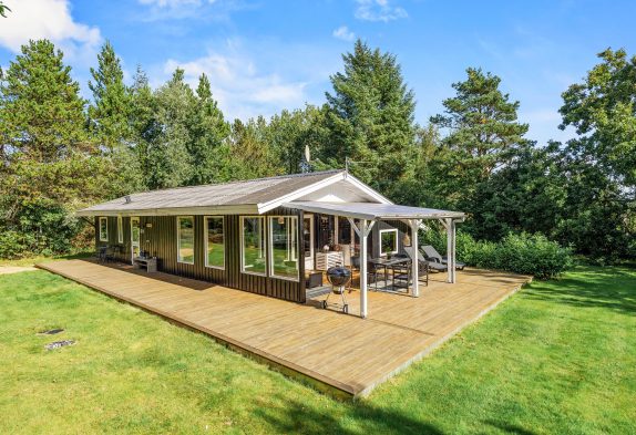 Klassisches Ferienhaus mit Kaminofen auf herrlichem Naturgrundstück
