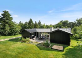 Dejligt sommerhus på kæmpe grund med god beliggenhed