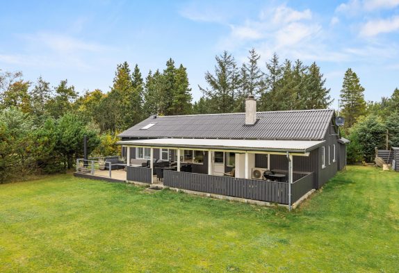 Großzügiges Ferienhaus mit Kamin und Whirlpool in Houstrup