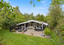 Rigtig charmerende sommerhus med brændeovn