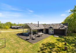 Hyggeligt sommerhus til 12 personer med spa og sauna. Kat. nr.:  30130, Hedevang 75B