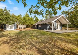 Lyst feriehus med brændeovn med fredfyldt beliggenhed. Kat. nr.:  30184, Sdr. Skovvej 2;