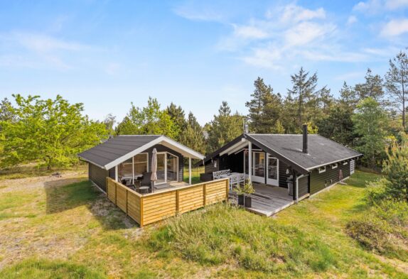 Hyggeligt sommerhus med shelter til 4 personer