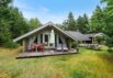 Idyllisk træsommerhus med 3 terrasser og masser af hygge (billede 1)