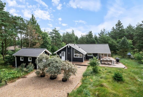 Dejligt sommerhus med sauna, spa og vildmarksbad i Houstrup