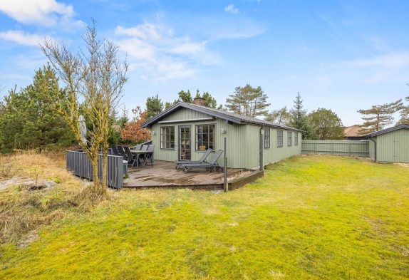 Lyst og lækkert indrettet med skønne terrasser