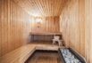 Indbydende træsommerhus med 3 terrasser og sauna (billede 14)