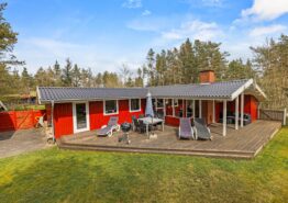 Hyggeligt træsommerhus i idylliske omgivelser