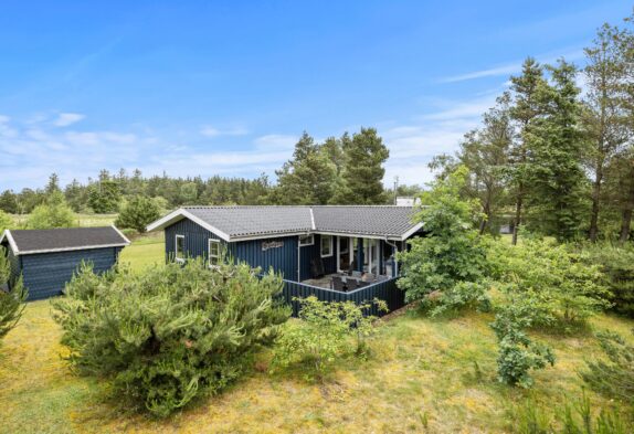 Feriehus på stor grund i skønne Houstrup
