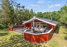 Hyggeligt træsommerhus med god plads til hele familien