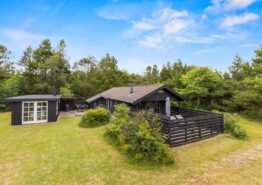 Hyggeligt sommerhus med plads til hele familien. Kat. nr.:  30341, V. Hennebysvej 6;