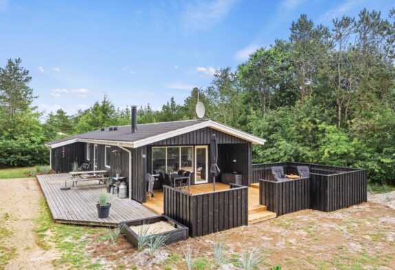 Hyggeligt sommerhus med lækker overdækket terrasse