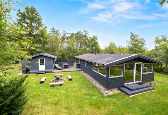 Charmerende sommerhus med hyggeligt anneks