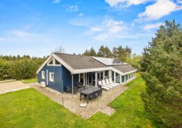 Charmerende sommerhus med pool, spa og sauna – 2 hunde. Kat. nr.:  30380, Guldvangen 8;