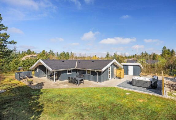 Klassisches Ferienhaus für 6 Personen + 2 Hunde mit Sauna & Außenwhirlpool