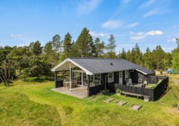 Hyggeligt sommerhus på stor naturgrund i det skønne Houstrup. Kat. nr.:  30394, Pugeldal 44;