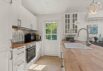 Charmerende sommerhus omgivet af åben terrasse (billede 3)