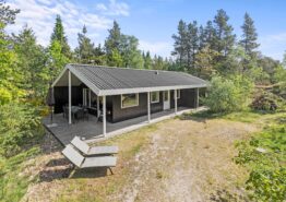 Idyllisk sommerhus i Houstrup