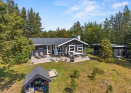 Ægte charme og idyl i dette træsommerhus i Houstrup. Kat. nr.:  30409, Kirkeflod 66;