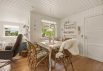 Ægte charme og idyl i dette træsommerhus i Houstrup (billede 9)