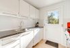 Lyst og hyggeligt sommerhus med stor græsplæne (billede 15)