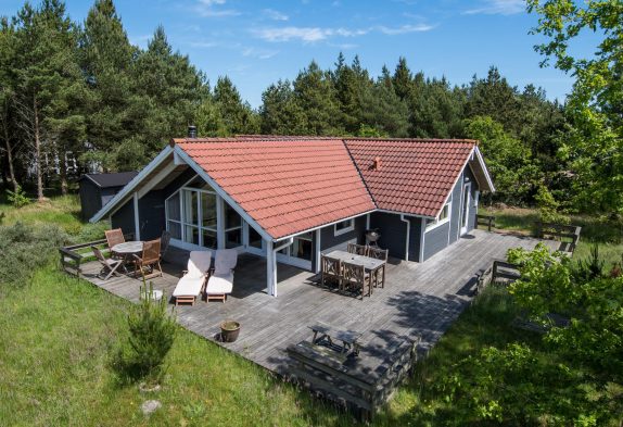 Hyggeligt spasommerhus med sauna og stor terrasse