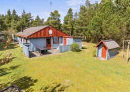 Godt udstyret feriehus med sauna og indhegnet grund. Kat. nr.:  30458, Jeppesvej 12;