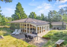 Lyst sommerhus med spabad og sauna i rolige omgivelser