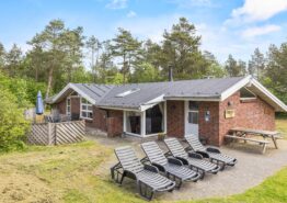 Einladendes Ferienhaus mit Kamin, Sauna und Whirlpool