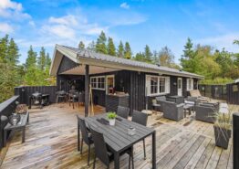 Moderne indrettet sommerhus i private omgivelser. Kat. nr.:  30479, Højsvej 36;