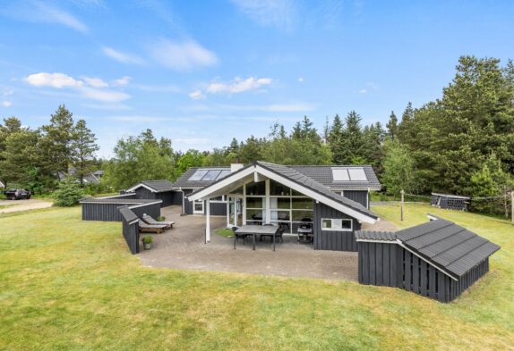 Energivenligt og velisoleret sommerhus med sauna og spa