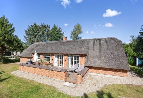 Schönes Poolhaus mit Whirlpool und Sauna