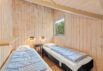 Klassisk træsommerhus med sauna og stor terrasse (billede 13)