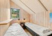 Klassisk træsommerhus med sauna og stor terrasse (billede 17)