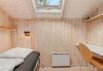 Klassisk træsommerhus med sauna og stor terrasse (billede 21)