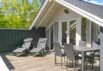 Klassisk træsommerhus med sauna og stor terrasse (billede 26)